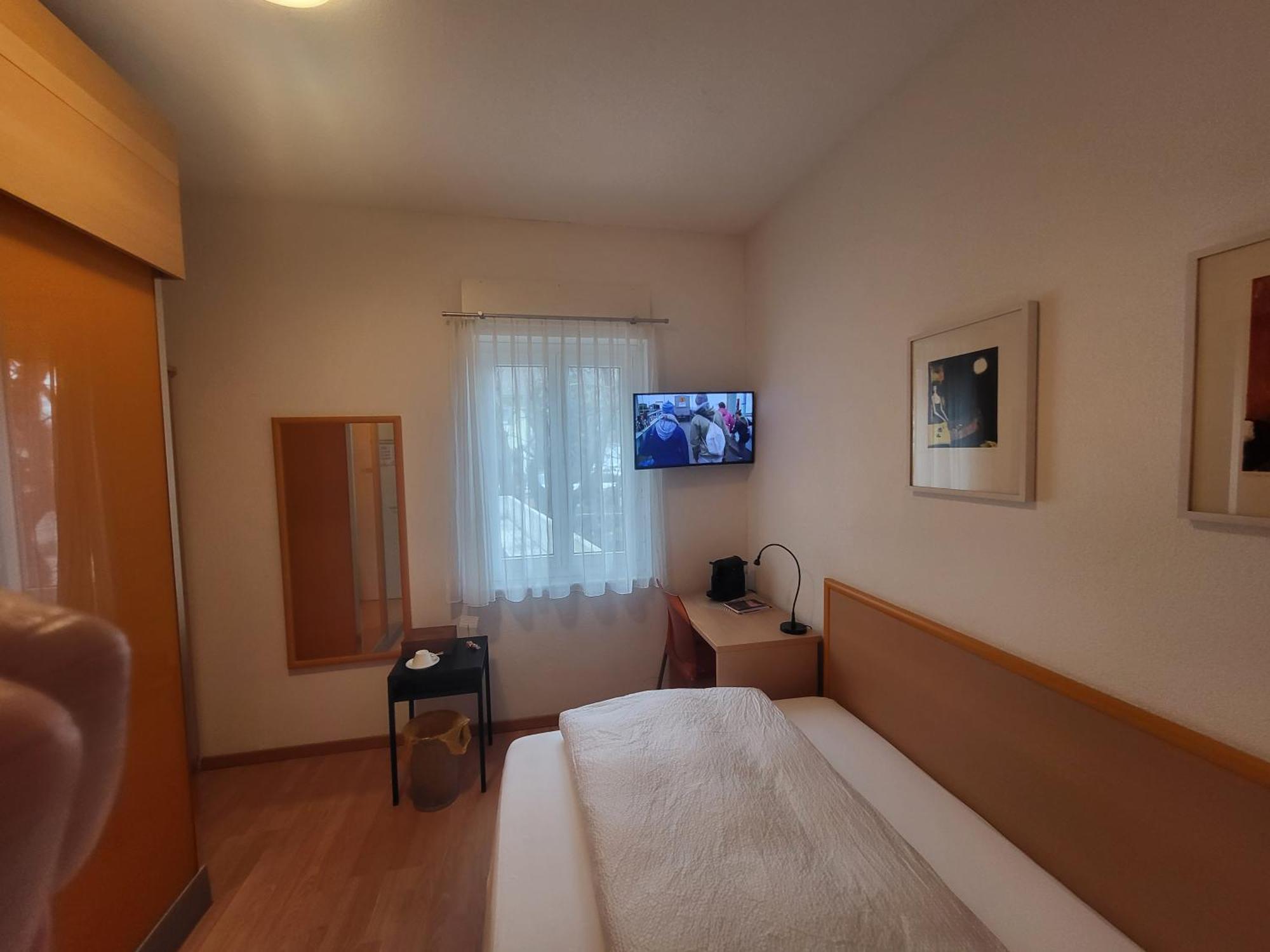 Hotel-Restaurant Eyholz Visp Pokoj fotografie