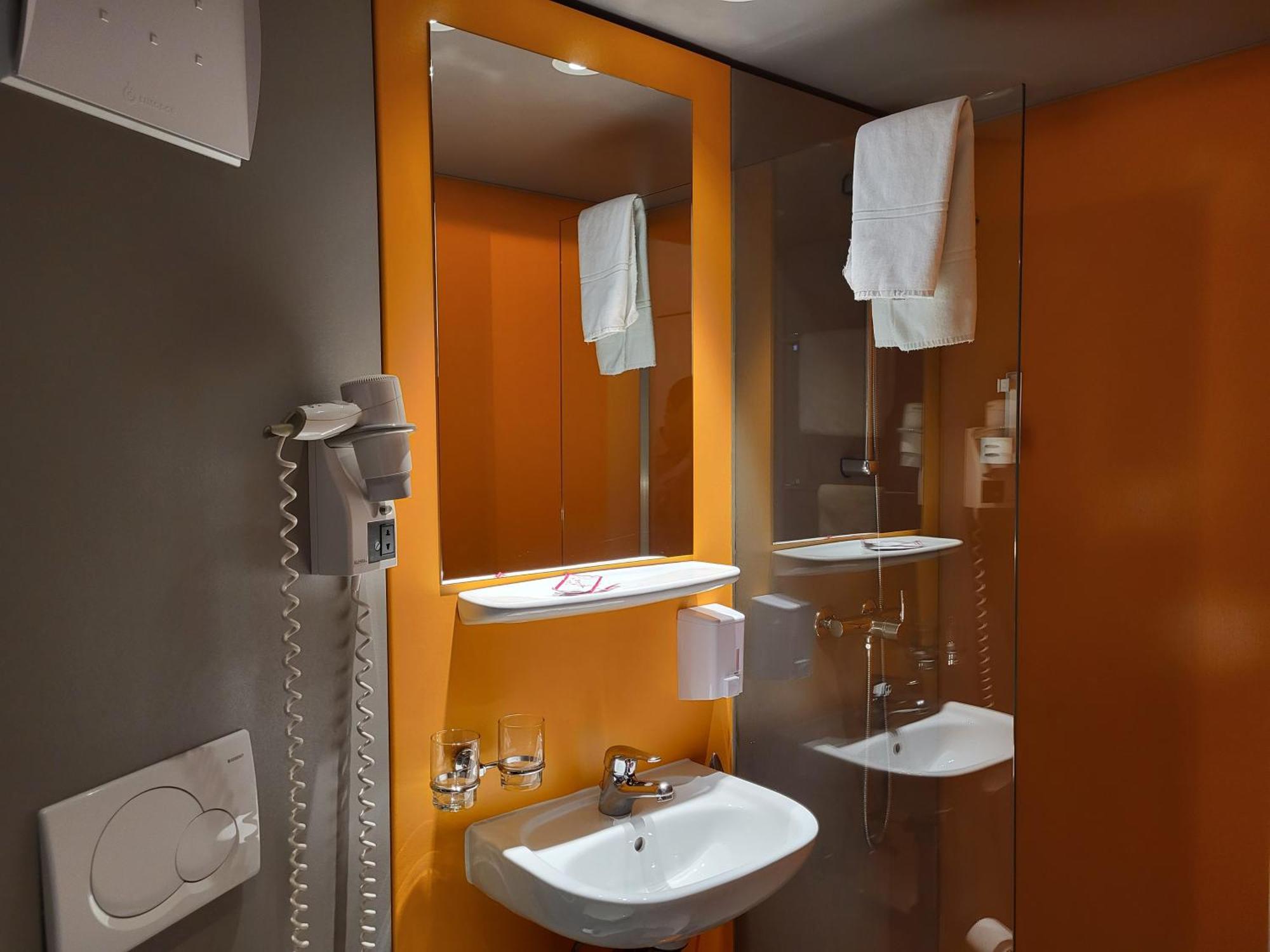 Hotel-Restaurant Eyholz Visp Pokoj fotografie